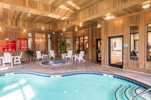 Comfort Suites Historic District zwembad en hottub